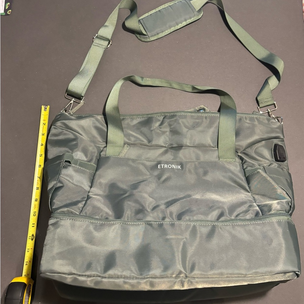 Woman’s Etronik Travel/Gym bag